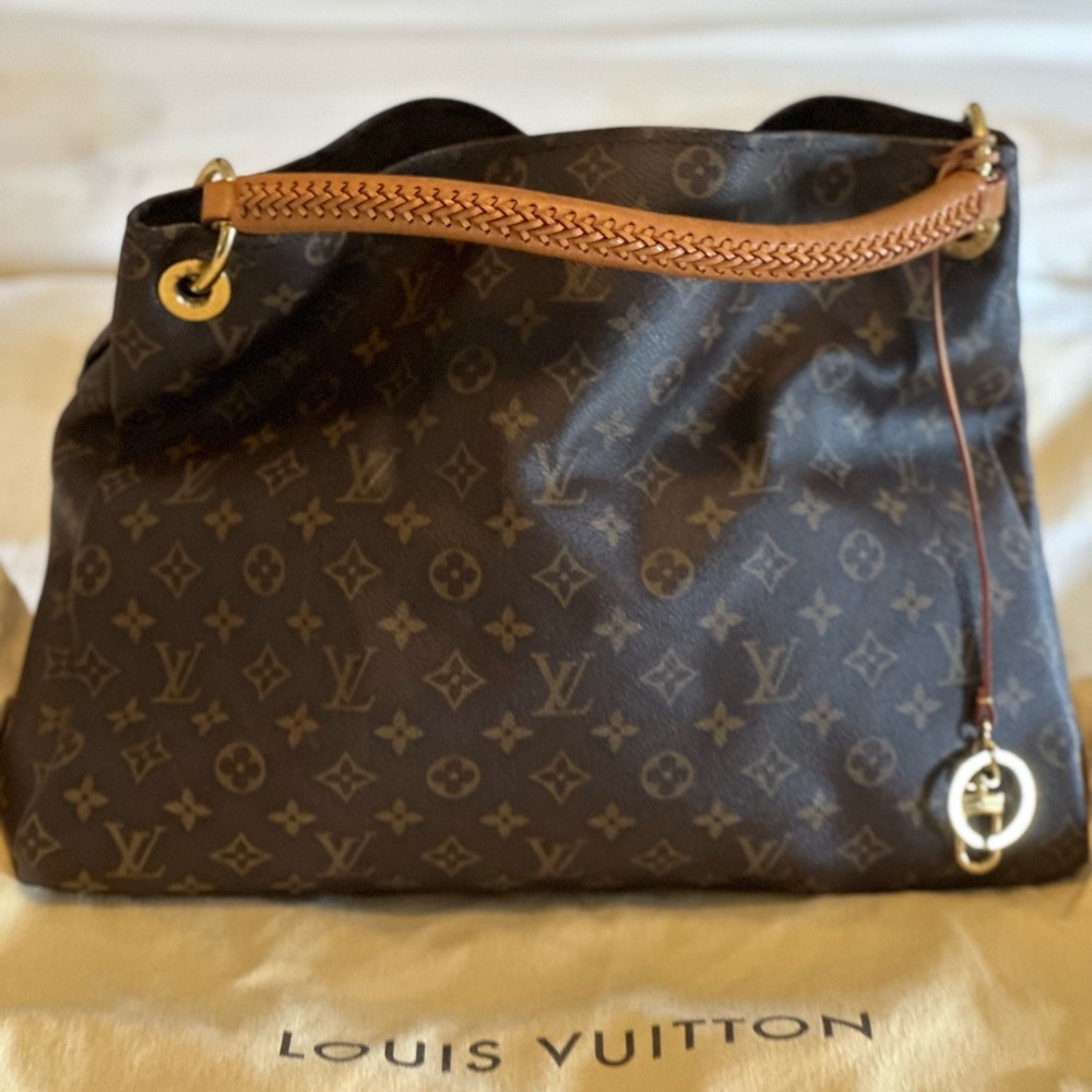Louis Vuitton “Artsy” bag